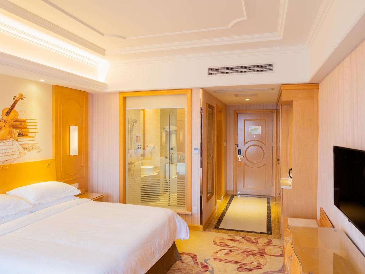 ניאו בה ליאן Vienna International Hotel Shanghai Pudong New District Dishui Lake Univeristy City מראה חיצוני תמונה