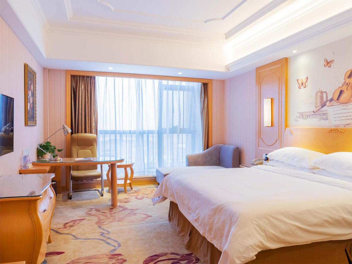 ניאו בה ליאן Vienna International Hotel Shanghai Pudong New District Dishui Lake Univeristy City מראה חיצוני תמונה