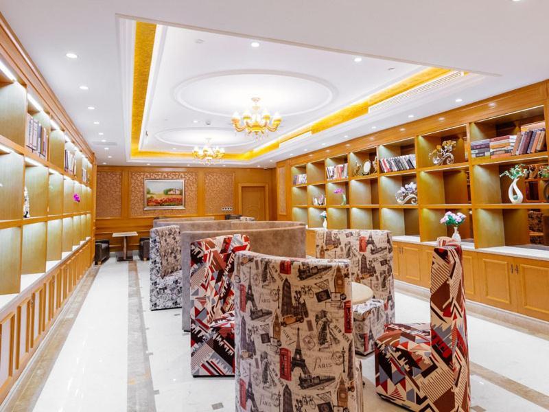 ניאו בה ליאן Vienna International Hotel Shanghai Pudong New District Dishui Lake Univeristy City מראה חיצוני תמונה