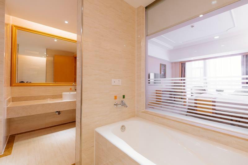 ניאו בה ליאן Vienna International Hotel Shanghai Pudong New District Dishui Lake Univeristy City מראה חיצוני תמונה